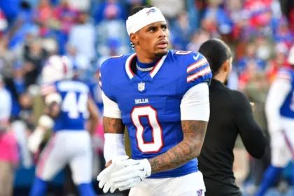 Keon Coleman, WR de Bills, fuera por reunión perdida; Davis regresa