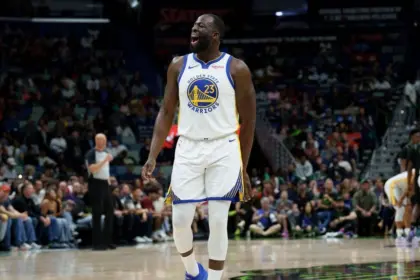 Draymond Green se Enfrenta a Fan por Cantos sobre Angel Reese en Partido NBA