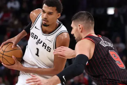 Wembanyama, baja por molestia en la pantorrilla; Spurs vencen a Kings