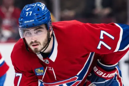 Canadiens Sufren: Kirby Dach Fuera 4-6 Semanas por Fractura, Impacto en la NHL