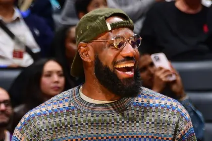 LeBron James Regresa: Practica con Lakers, ¿Listo para Jugar?