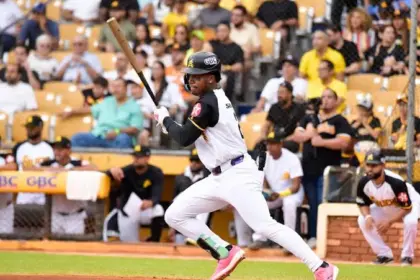 Águilas Cibaeñas vencen al Licey en extra innings: Amador impulsa la victoria