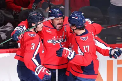 Ovechkin Supera a Howe en Goles en un Solo Lugar: Nuevo Récord NHL