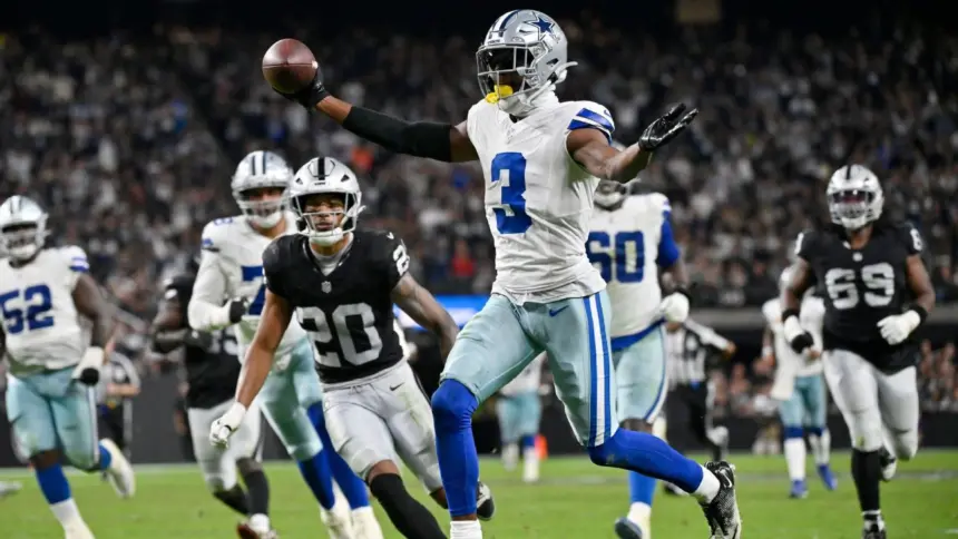 Cowboys Honran a Kneeland con Goleada: Prescott y Pickens Brillan ante Raiders