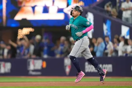 Naylor regresa a Marineros: Firma por 5 años y $92.5M