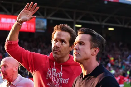 La Equidad de Ryan Reynolds: Un contraste con el éxito del Wrexham