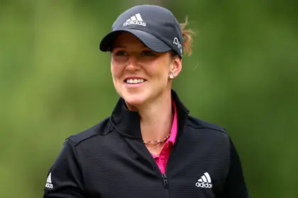 Grant lidera The Annika con 65 golpes: Busca su sexta victoria mundial