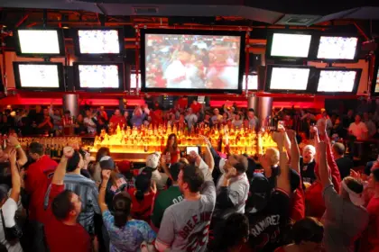 Fireball enciende la calle: Nueva campaña "Prende el Juego" por el béisbol.