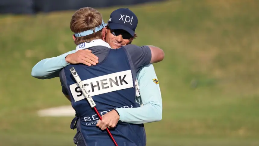 Schenk Sorprende: Gana el Butterfield Bermuda y Evita la Q-School PGA