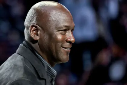 Jordan Dona $10 Millones a Centro Médico en Honor a su Madre: Deloris Jordan 11 Jordan Dona $10 Millones a Centro Médico en Honor a su Madre: Deloris Jordan