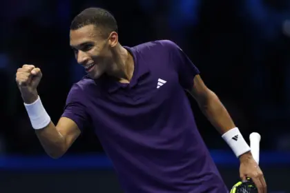 Auger-Aliassime a Semifinales ATP vs Alcaraz: Choque de Titanes en Turín