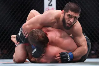 Makhachev Domina: Conquista el Campeonato Welter en UFC 322