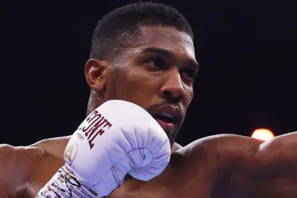 Okolie Ofrece Sparring a Jake Paul para Enfrentar a Anthony Joshua: Análisis