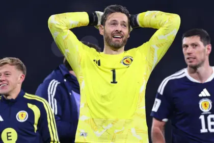 Gordon, a los 42, emocionado tras clasificar a Escocia al Mundial