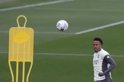 Militao del Real Madrid, baja dos semanas por lesión muscular