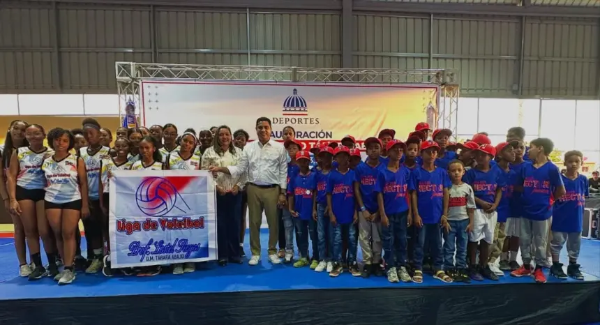 Gobierno impulsa el deporte en Azua: Inaugura multiuso y anuncia seis más 1 Gobierno impulsa el deporte en Azua: Inaugura multiuso y anuncia seis más