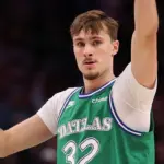 Flagg, Novato de los Mavs, Ausente por Enfermedad: Knicks en la Mira