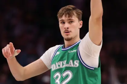 Flagg, Novato de los Mavs, Ausente por Enfermedad: Knicks en la Mira