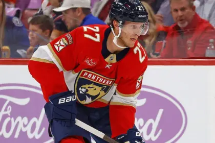 Panthers sufren bajas: Luostarinen por accidente y Schwindt a la cirugía 19 Panthers sufren bajas: Luostarinen por accidente y Schwindt a la cirugía