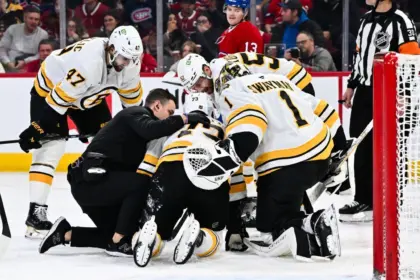 McAvoy de Bruins, fuera por tiempo indefinido tras cirugía por golpe en la boca