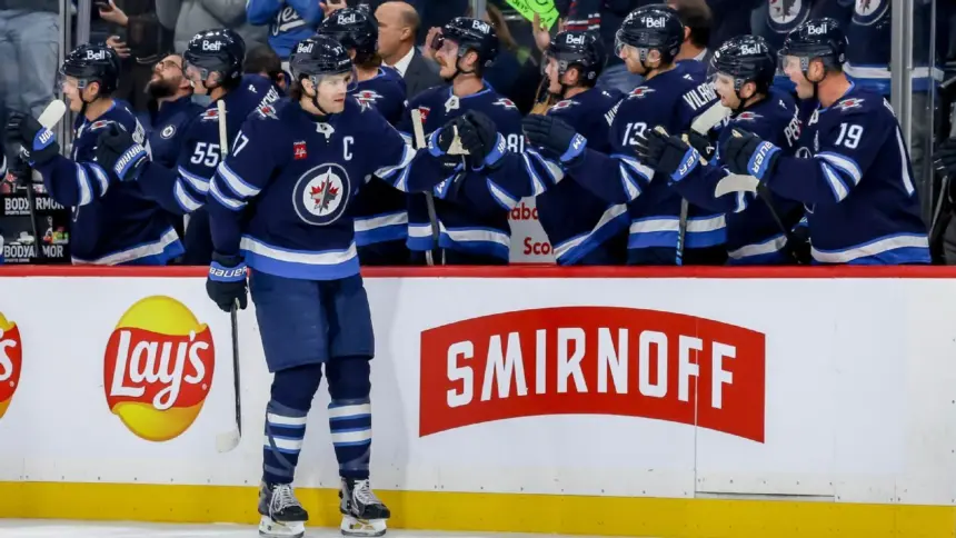 Jets Aseguran a Adam Lowry: Extensión Millonaria para el Capitán