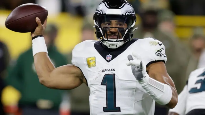 Jalen Hurts: Sin inmutarse ante críticas en los Eagles, enfocado en mejorar