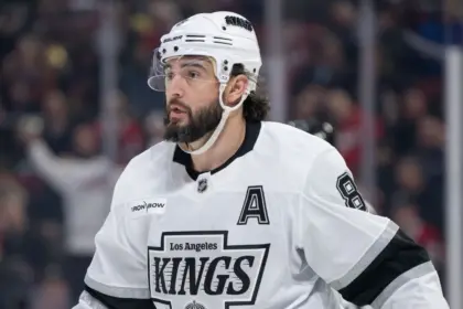 Doughty a la lista de lesionados: Defensa de los Kings sufre golpe en el pie