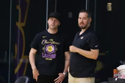 Lakers Despiden a Ejecutivos Buss: Reestructuración Profunda en Operaciones