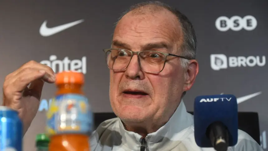 Bielsa Confirma Continuidad en Uruguay Tras Derrota Ante EE.UU. Rumbo al Mundial 1 Bielsa Confirma Continuidad en Uruguay Tras Derrota Ante EE.UU. Rumbo al Mundial