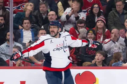 Ovechkin deslumbra: Hat-trick y top 10 en puntos de la NHL con los Capitals