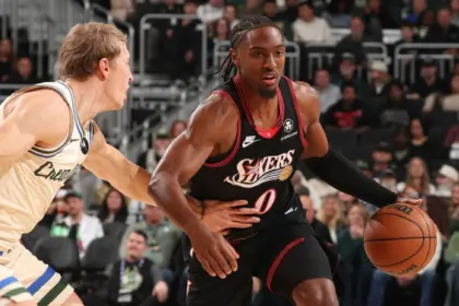 Maxey Brilla: 54 Puntos y Récord Personal en Victoria de 76ers vs Bucks