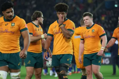 Wallabies Buscan Resurgir en Francia: Hooper Destaca Progreso Bajo Schmidt