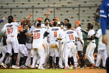 Toros del Este vencen al Licey en extra innings: Muñoz estrella y Guzmán decide