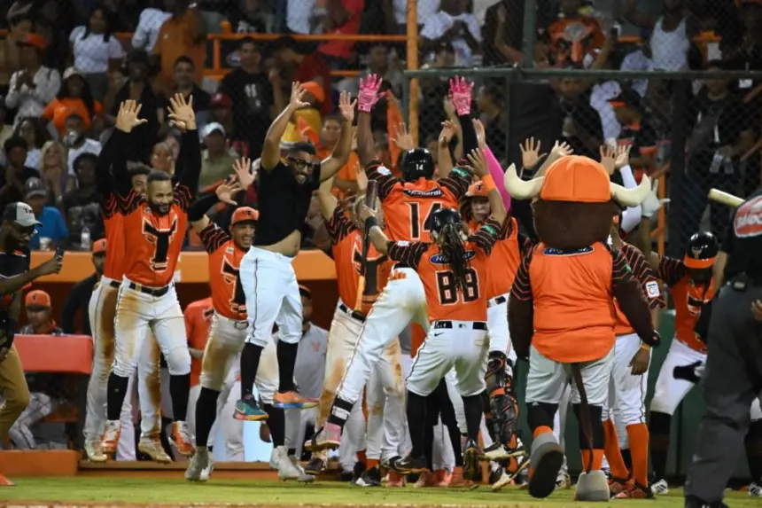 Toros del Este arrasan al Licey: Barrida con Courtney y De La Cruz