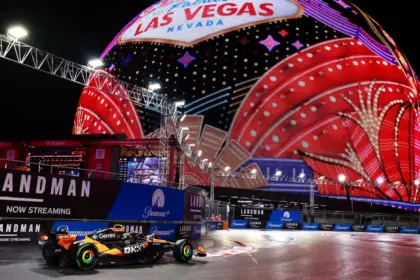 Norris Sorprende a Verstappen en Clasificación Mojada de Las Vegas