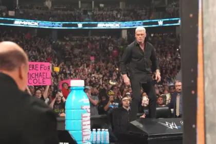 SmackDown: AJ Lee a WarGames, Rhodes atacado y combates de alto calibre