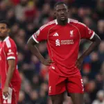 Liverpool Humillado: Konaté y Isak Sufren en Derrota 3-0 ante Forest