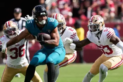 Jaguars Activan a TE Strange vs Cardinals: Refuerzo Clave en Ataque
