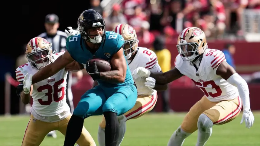Jaguars Activan a TE Strange vs Cardinals: Refuerzo Clave en Ataque