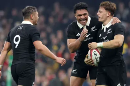 Goleada de All Blacks a Gales: Rogers anota triplete histórico, pero cae 52-26