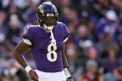 Lamar Jackson niega lesiones; Ravens lideran AFC Norte con defensa implacable