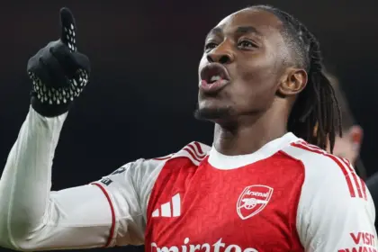 Eze Brilló: Hat-Trick y Aura de Campeón con el Arsenal ante Tottenham