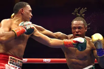 Benavidez Aplasta a Yarde y Desafía a Zurdo Ramírez por Título Crucero