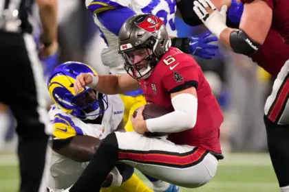 Baker Mayfield, QB de Buccaneers, Baja por Lesión en Hombro Izquierdo