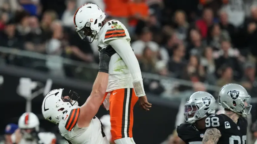 Sanders Brilla en Debut con Browns: ¿Quién Será QB1? Análisis y Reacciones