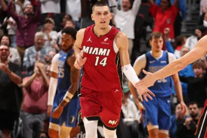 Herro brilla en el debut: Heat vence a Mavericks con 24 puntos y sigue imparable
