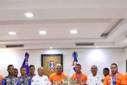 PN Reconoce a Guzmán Peralta por Impulso al Deporte Policial y Comunitario