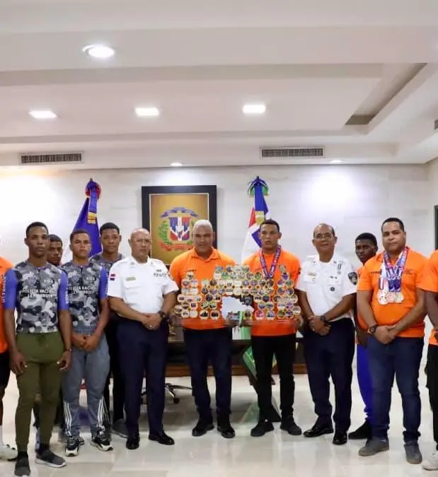 PN Reconoce a Guzmán Peralta por Impulso al Deporte Policial y Comunitario