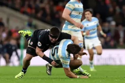 Contepomi Acusa a Tom Curry de Bully Tras Lesión a Mallía en Partido Inglaterra vs Argentina