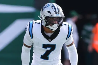 Moehrig, de Panthers, Suspendido por Golpe Bajo; Apela la NFL